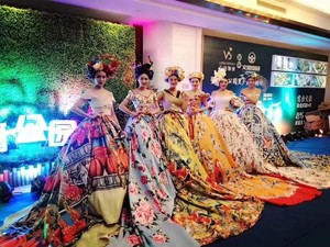 杜嘉班纳模特走秀